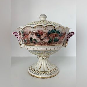 Capodimonte, Italy. Italian Victorian porcelain